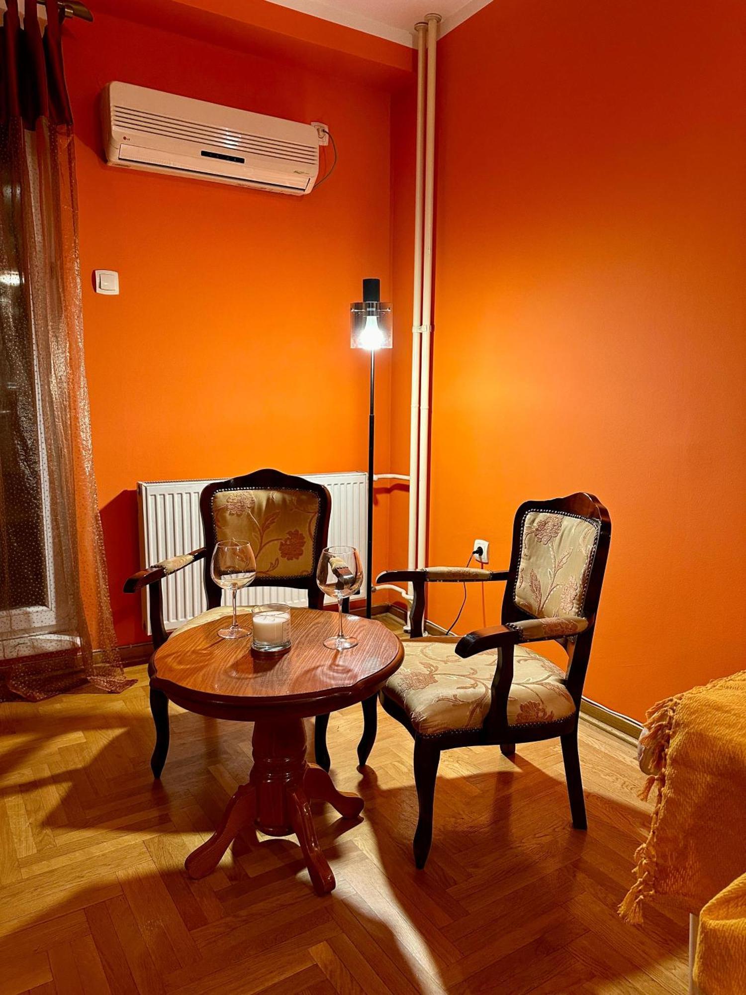 Urban Nest - Orange * Belgrado